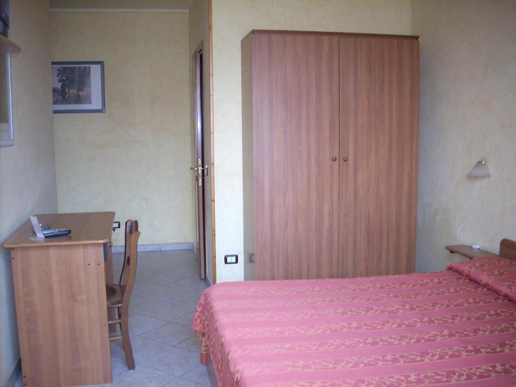 Il Bivio Hotel كارماجنولا الغرفة الصورة