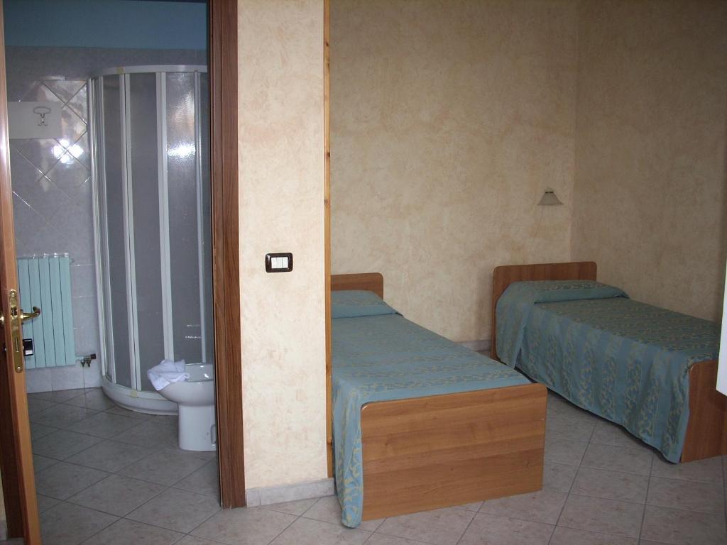 Il Bivio Hotel كارماجنولا الغرفة الصورة